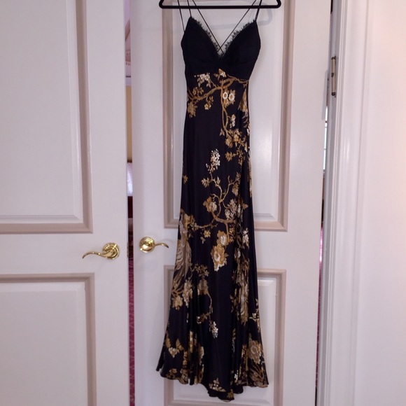 Black Lace and Gold Floral Evening Gown - Picture 7 of 16